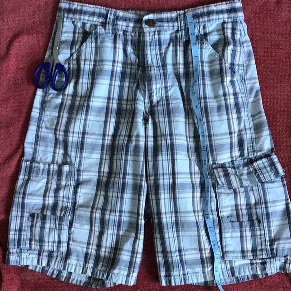Boy’s plaid cargo-style shorts - Picture 6 of 9